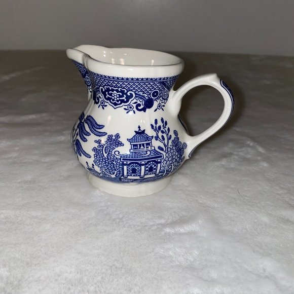 Churchill Other - Churchill England blue willow creamer 8 oz